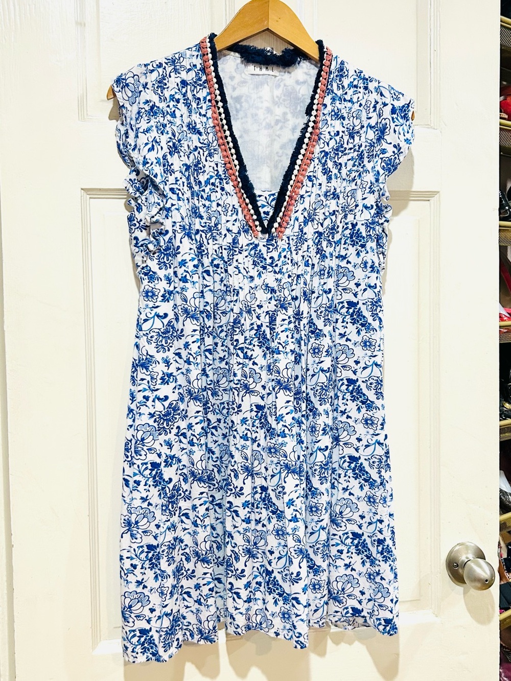 THML Blue White Floral Embellished V-Neck Shift Dress Summer Boho Ruffle Size S